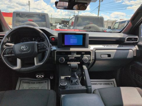 Used 2024 Toyota Tacoma TRD Sport AWD/4WD image 12