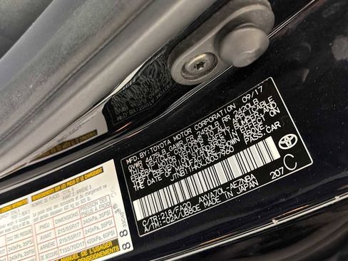 Certified 2018 Toyota Camry LE image 11