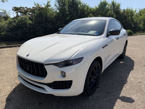 Used 2019 Maserati Levante AWD/4WD image 7
