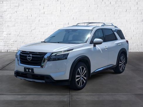 Used 2025 Nissan Pathfinder Platinum w/ Cargo Package FWD image 4