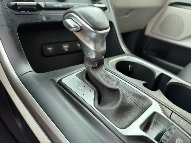 Used 2024 Kia Carnival LX FWD image 28