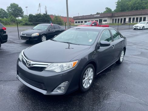 Used 2012 Toyota Camry XLE w/ Leather Pkg FWD image 2
