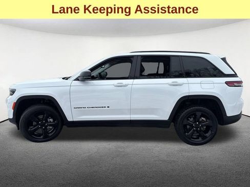 Used 2023 Jeep Grand Cherokee Limited w/ Black Appearance Package AWD/4WD image 6