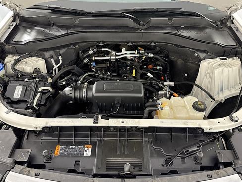 Used 2023 Ford Explorer XLT w/ Equipment Group 202A RWD image 12