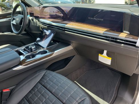 New 2026 Cadillac Escalade Platinum Sport AWD/4WD image 11
