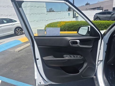 Used 2026 Hyundai Venue SE FWD image 11