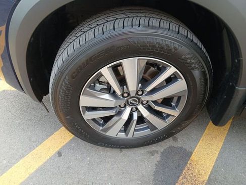 Used 2023 Nissan Pathfinder SL image 10