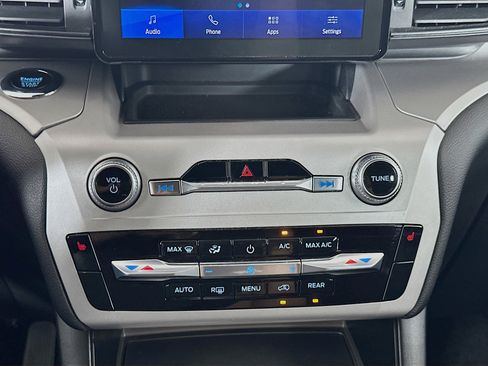 Used 2023 Ford Explorer XLT image 23