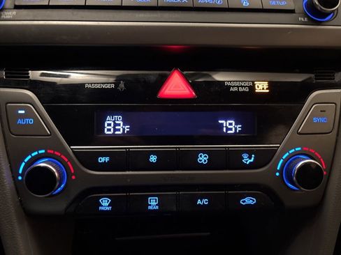 Used 2017 Hyundai Elantra Limited image 18