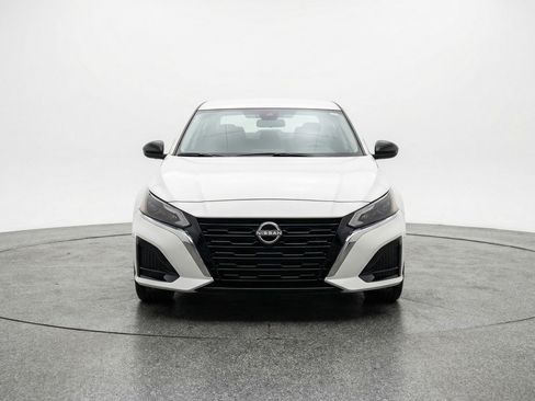 Used 2025 Nissan Altima 2.5 SV image 2