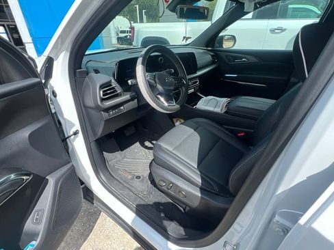 Used 2024 Chevrolet Traverse LT w/ Midnight/Sport Edition FWD image 8