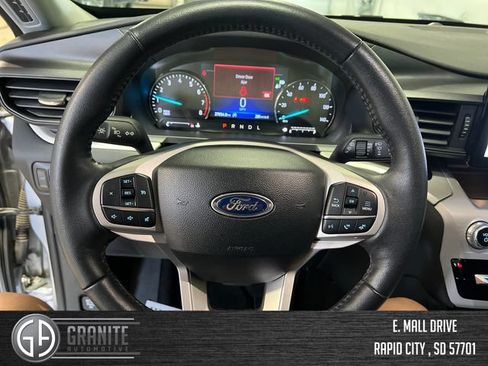 Used 2024 Ford Explorer XLT AWD/4WD image 10