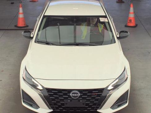 Used 2025 Nissan Altima 2.5 SR image 12