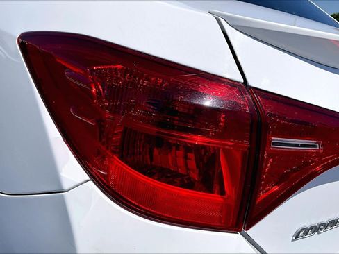 Used 2017 Toyota Corolla SE w/ Carpet Mat Package (TMS) FWD image 28