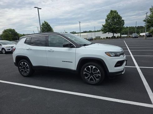 Used 2024 Jeep Compass Limited AWD/4WD image 3
