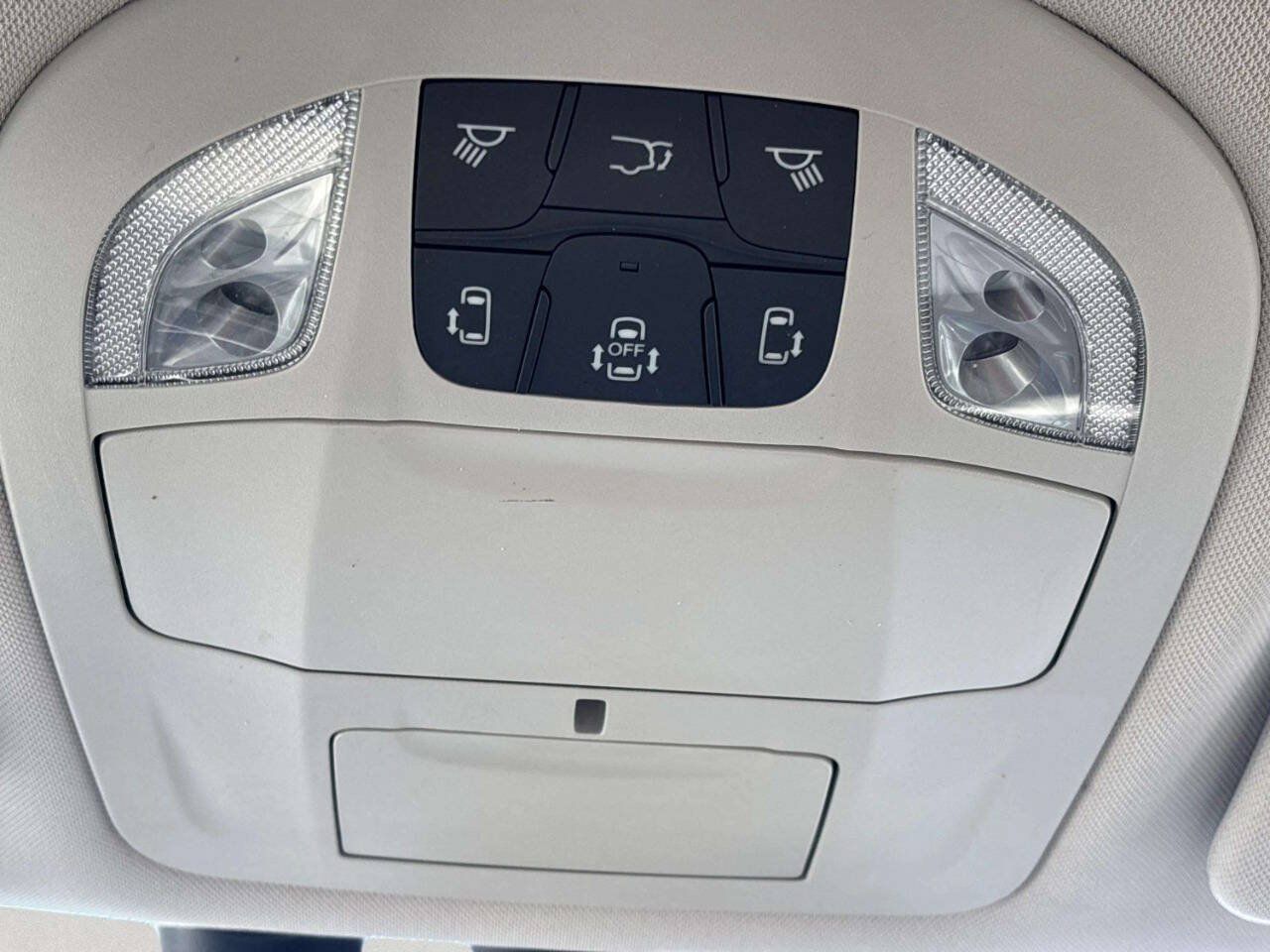 Used 2019 Chrysler Pacifica Touring-L Plus w/ Advanced Safetytec Group FWD image 29