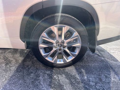 Used 2022 Toyota Highlander Limited image 8