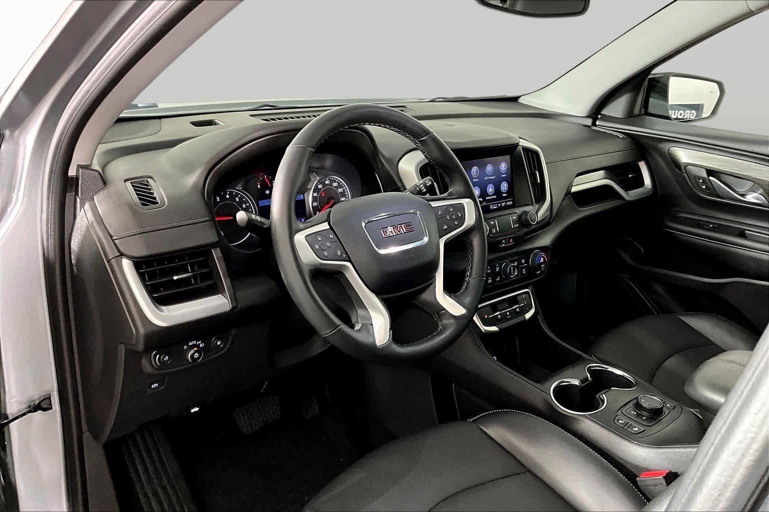 Used 2024 GMC Terrain SLT w/ Elevation Edition FWD image 15