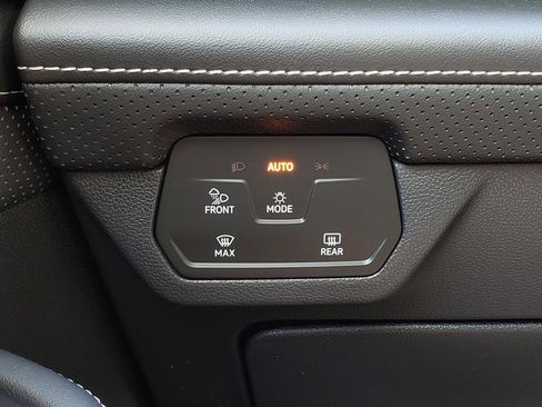 Used 2025 Volkswagen Atlas SEL Premium R-Line image 29