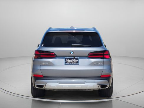 Used 2025 BMW X5 xDrive40i w/ Parking Assistance Package AWD/4WD image 4