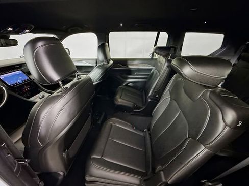 Used 2024 Jeep Grand Cherokee L Limited image 23