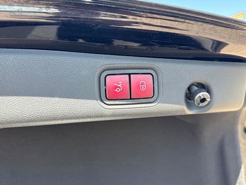Used 2017 Mercedes-Benz E 300 4MATIC image 8