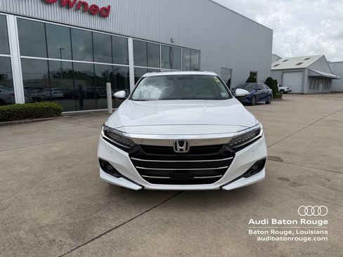 Used 2021 Honda Accord Touring image 2
