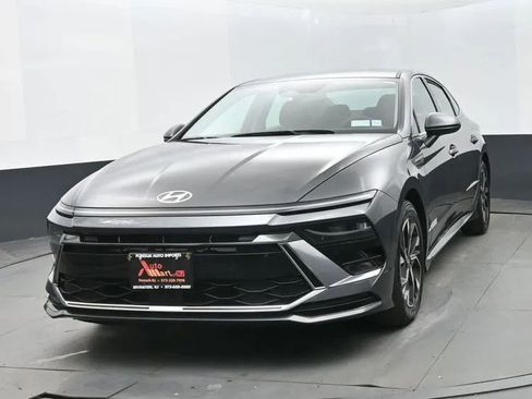 Used 2025 Hyundai Sonata SEL FWD image 1