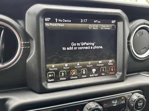 Used 2019 Jeep Wrangler Unlimited Sahara AWD/4WD image 25