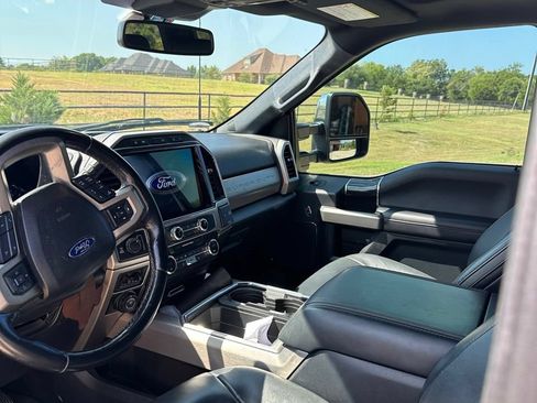 Used 2022 Ford F250 Platinum w/ FX4 Off-Road Package AWD/4WD image 3