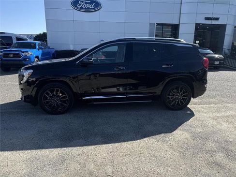 Used 2022 GMC Terrain Denali w/ Black Diamond Edition image 2