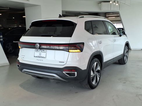 Used 2026 Volkswagen Taos SE AWD/4WD image 4