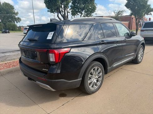 Used 2025 Ford Explorer Platinum AWD/4WD image 7