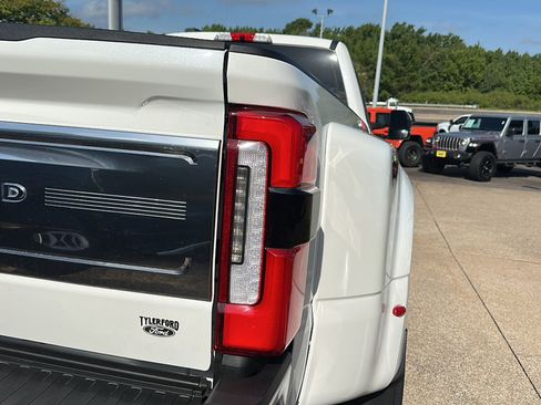 Used 2023 Ford F350 Limited w/ FX4 Off-Road Package AWD/4WD image 9