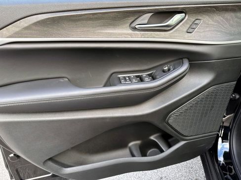 New 2025 Jeep Grand Cherokee Limited image 6