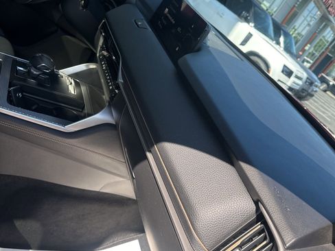 Used 2025 MAZDA CX-70 Plug-In Hybrid w/ Premium Pkg image 11