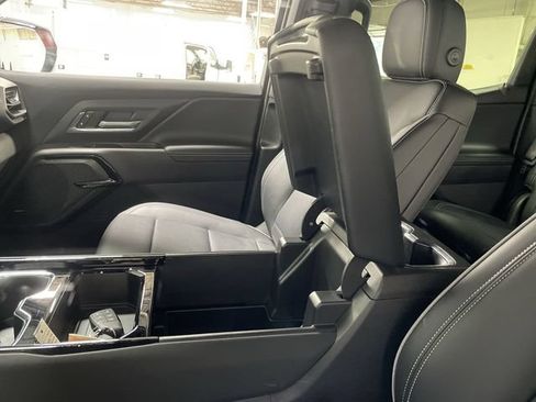 Certified 2025 Chevrolet Silverado EV LT AWD/4WD image 21