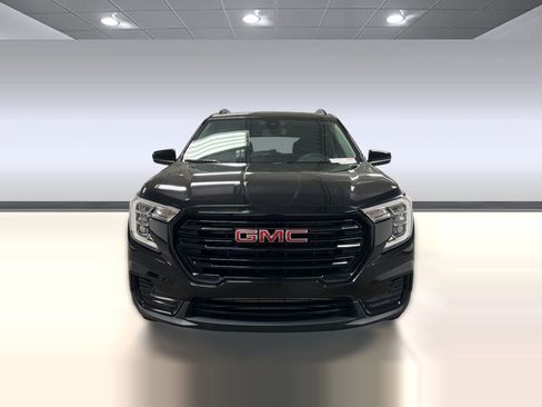 Used 2023 GMC Terrain SLE w/ Driver Convenience Package FWD image 5