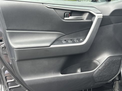 Used 2025 Toyota RAV4 XLE w/ Convenience Package FWD image 11