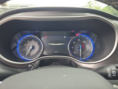 Used 2026 Chrysler Pacifica Select FWD image 10
