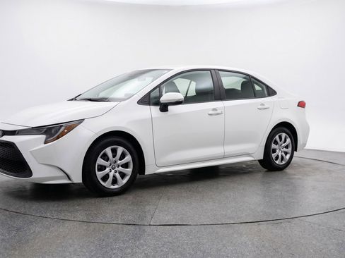 Used 2025 Toyota Corolla LE FWD image 3