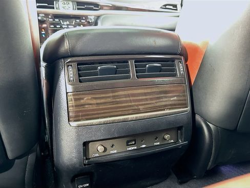 Used 2018 Lexus LX 570 4WD w/ Luxury Package image 15
