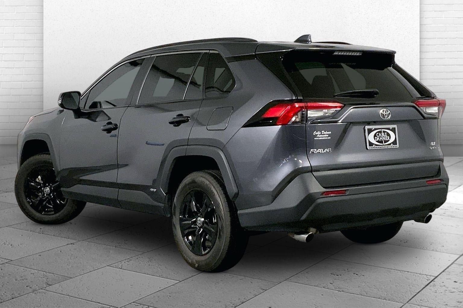 Used 2025 Toyota RAV4 LE AWD/4WD image 11