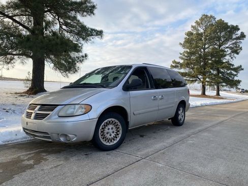 Used 2006 Dodge Grand Caravan SXT image 1