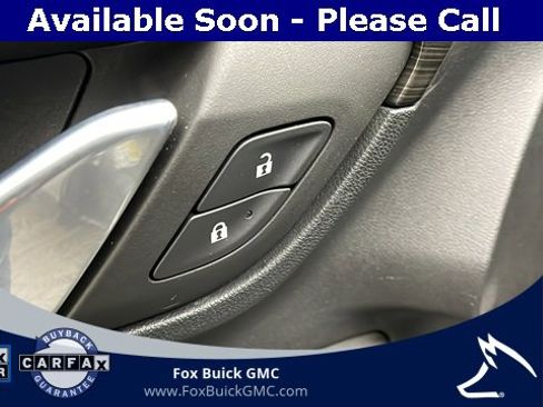 Used 2023 GMC Terrain SLE w/ Driver Convenience Package image 9