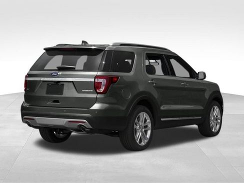 Used 2017 Ford Explorer XLT w/ Equipment Group 202A AWD/4WD image 2