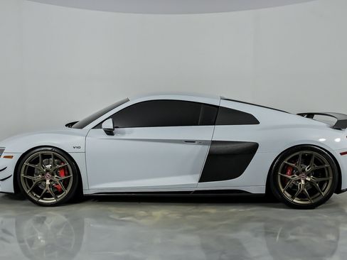 Used 2020 Audi R8 V10 w/ Carbon Exterior Package image 8