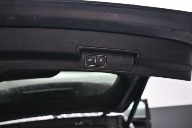 Used 2022 Ford Explorer XLT AWD/4WD image 7