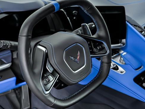Used 2023 Chevrolet Corvette Stingray Premium Conv w/ Z51 Performance Package RWD image 28
