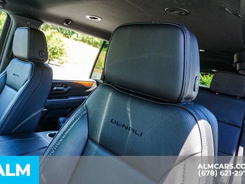 Used 2025 GMC Yukon XL Denali AWD/4WD image 17